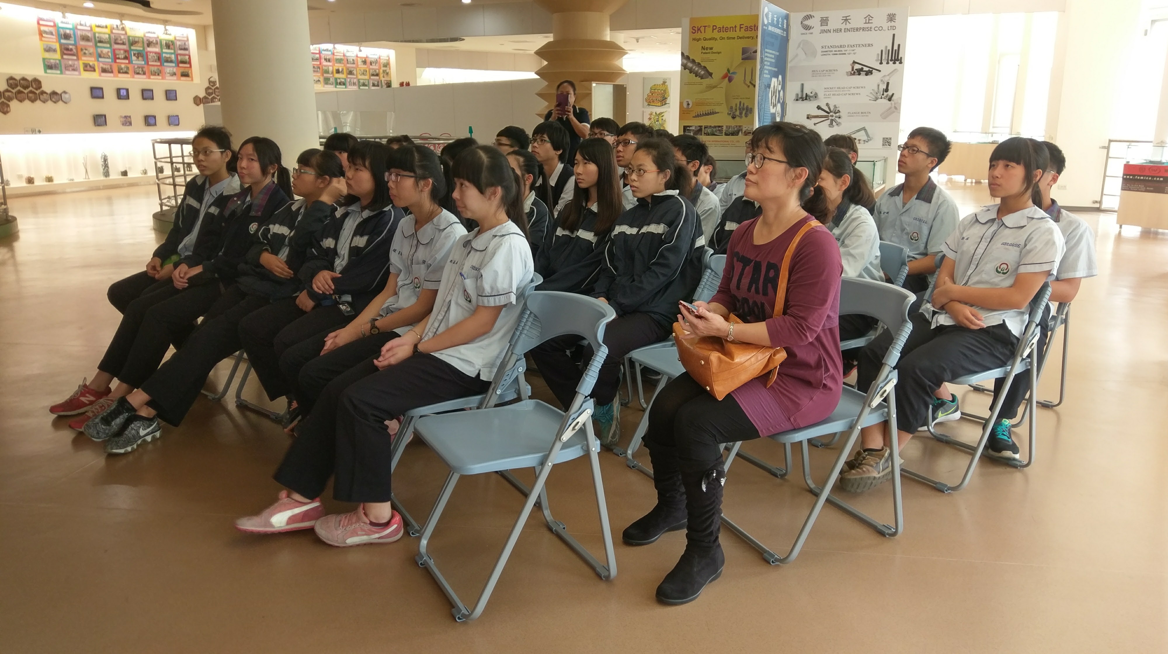 106.1.10-阿蓮國中國三技藝專班師生校外教學蒞臨參觀-活動照片