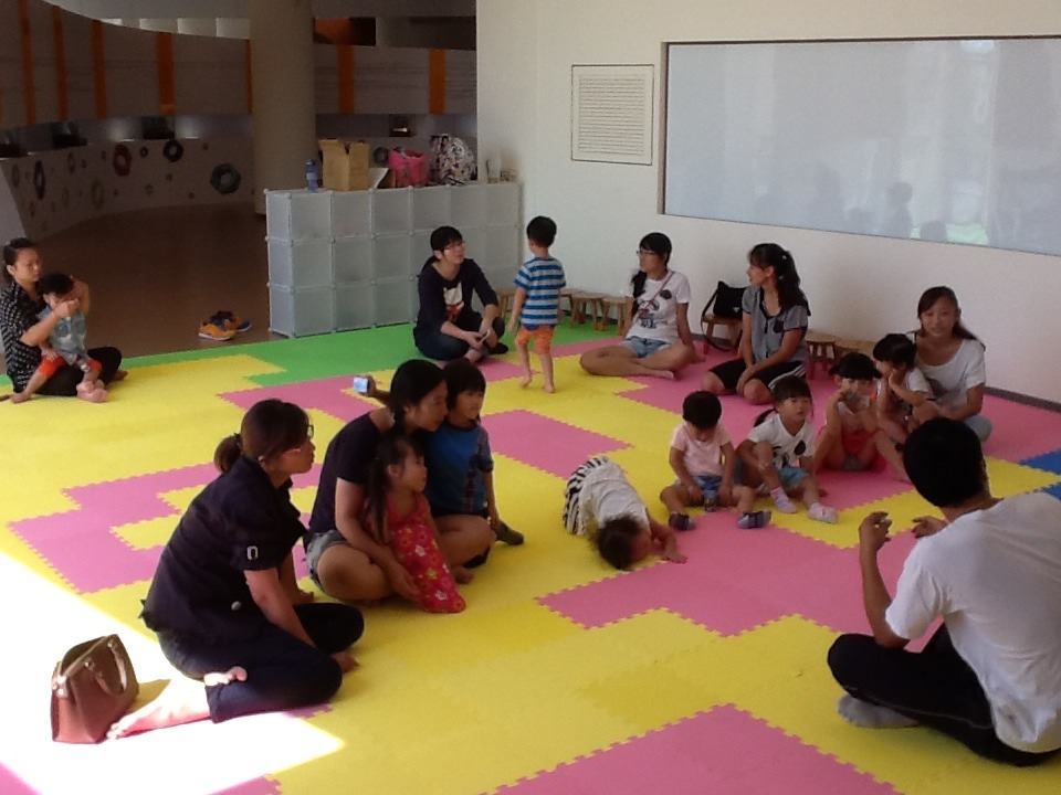 103.9.9-「快樂雙寶團」老師家長及5對雙胞胎小朋友蒞臨參觀-活動照片
